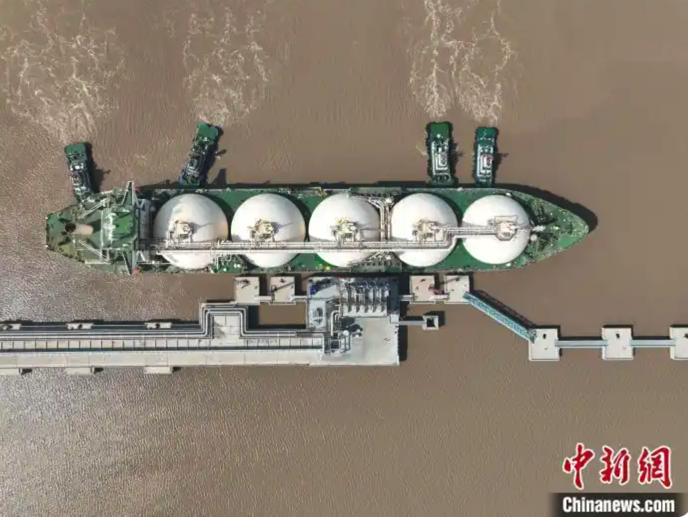 中國最大液化天然氣儲備基地迎來第100艘LNG船靠港
