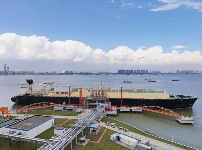 广州LNG应急调峰气源站迎来2025年首艘液化天然气船
