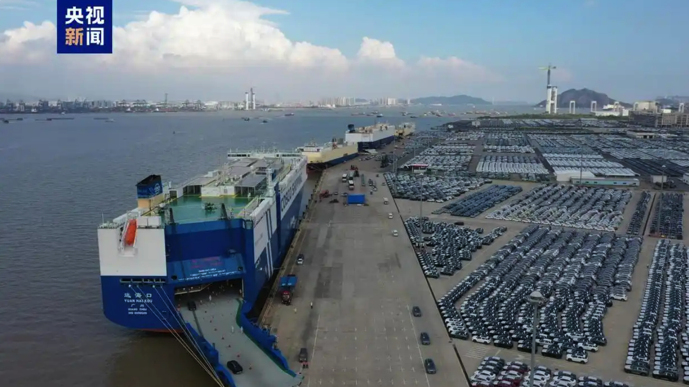 全国最大光伏能源+LNG双燃料汽车运输船交付首航